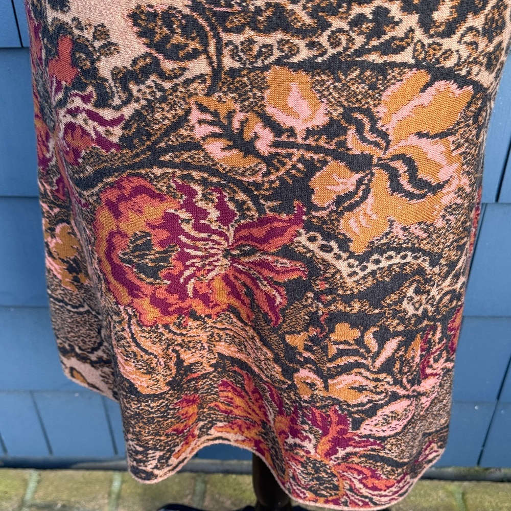 Floral Jacquard Knit A-Line Skirt in Peach and Pink alpaca knit - Picture 3 of 9
